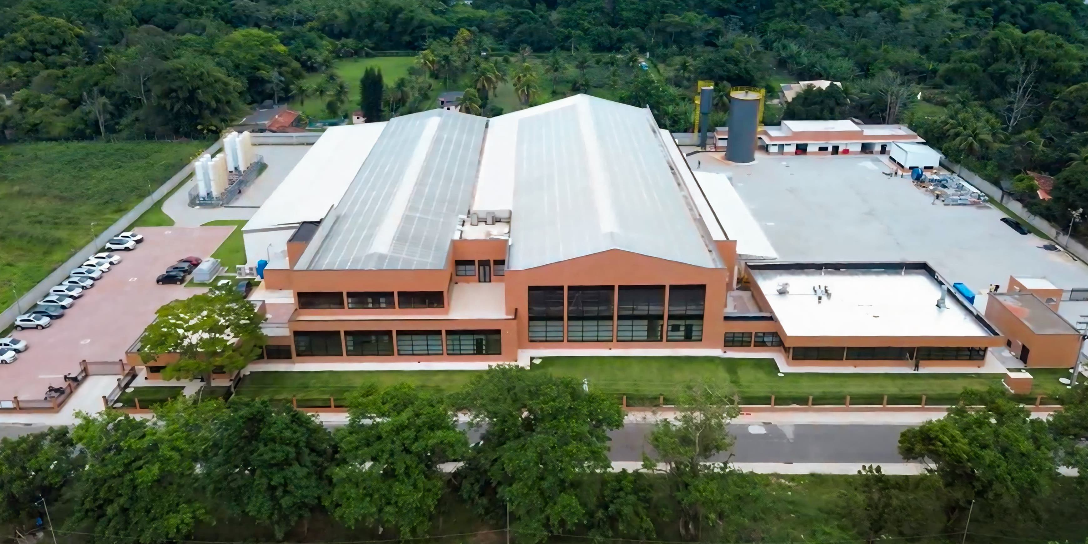 Foto aérea da fábrica Allpharma